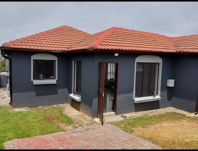 2 BEDROOM HOUSE FOR SALE IN COSMO CITY
